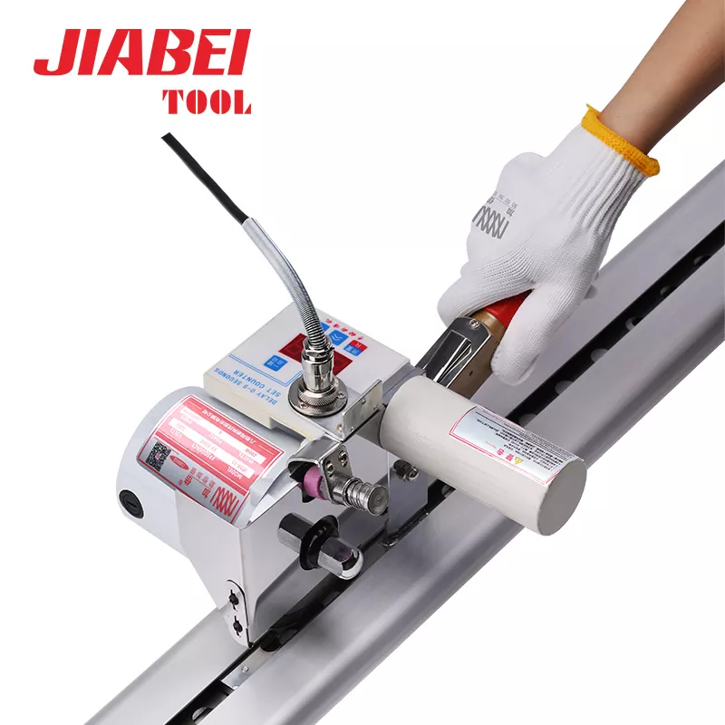 เหตุใดเครื่องตัดปลายผ้าจึงควรเป็นเครื่องมือหลักในการทำตัดเย็บเสื้อผ้าแบบมืออาชีพ